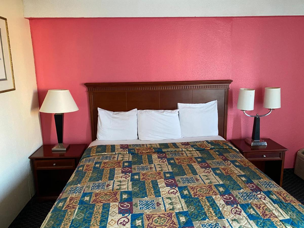 Travel Inn ปีเตอร์สเบิร์ก ภายนอก รูปภาพ