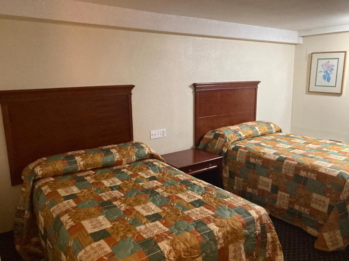 Travel Inn ปีเตอร์สเบิร์ก ภายนอก รูปภาพ