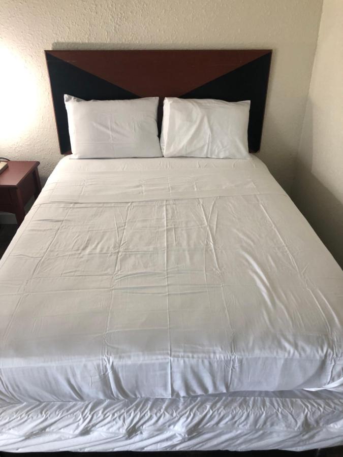 Travel Inn ปีเตอร์สเบิร์ก ภายนอก รูปภาพ