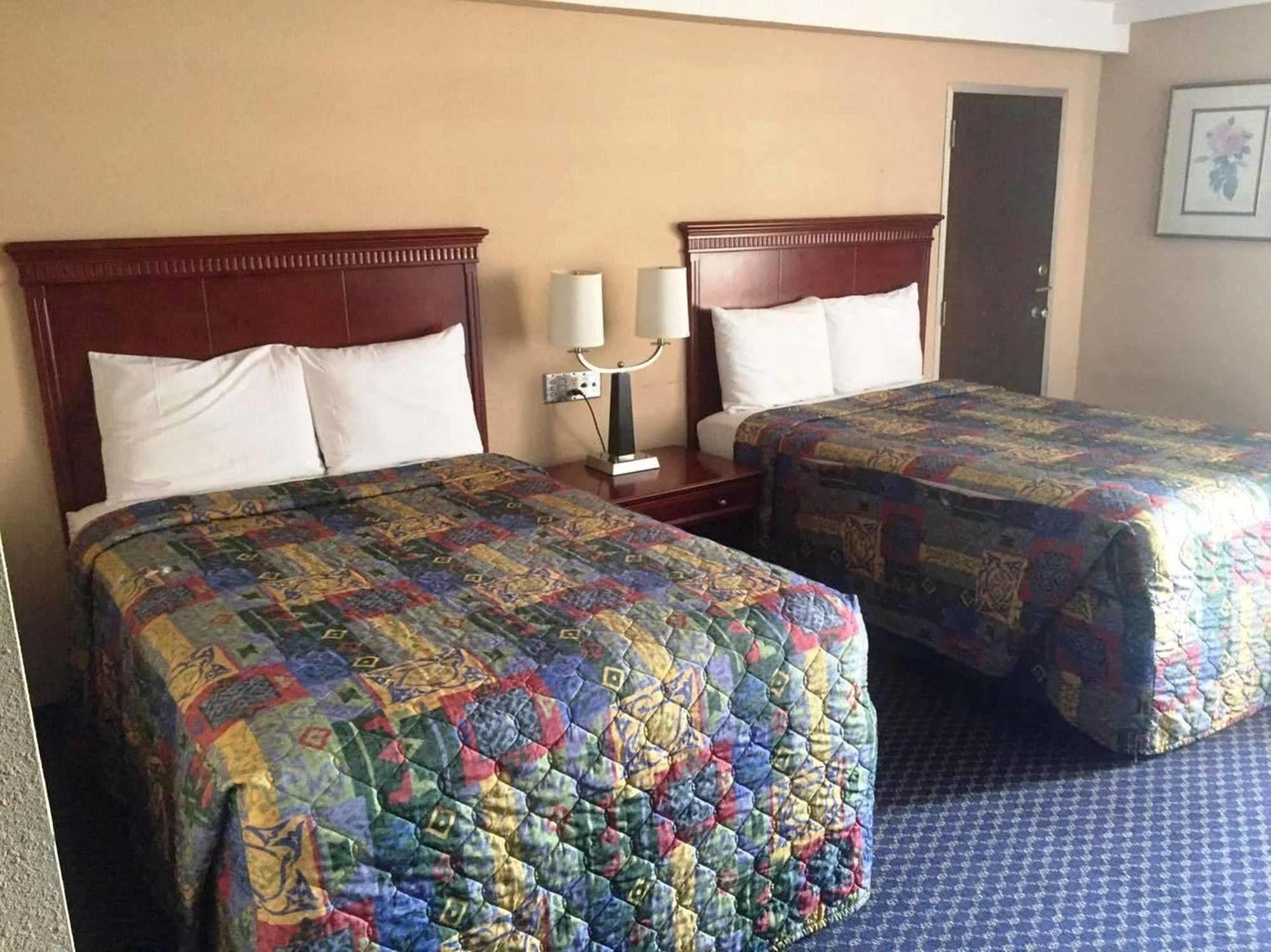 Travel Inn ปีเตอร์สเบิร์ก ภายนอก รูปภาพ