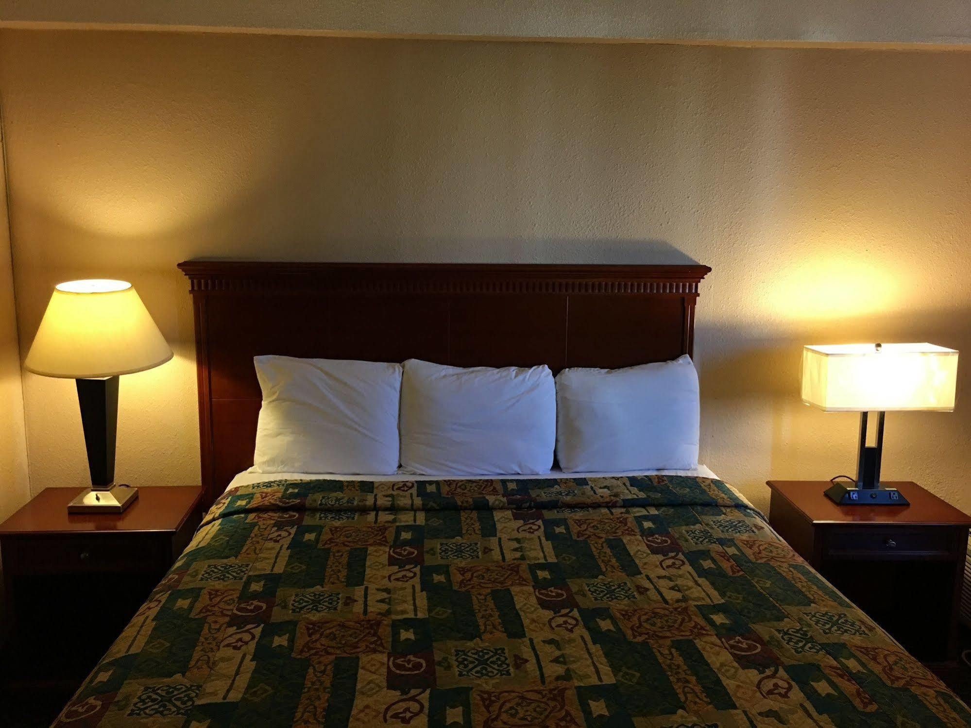 Travel Inn ปีเตอร์สเบิร์ก ภายนอก รูปภาพ