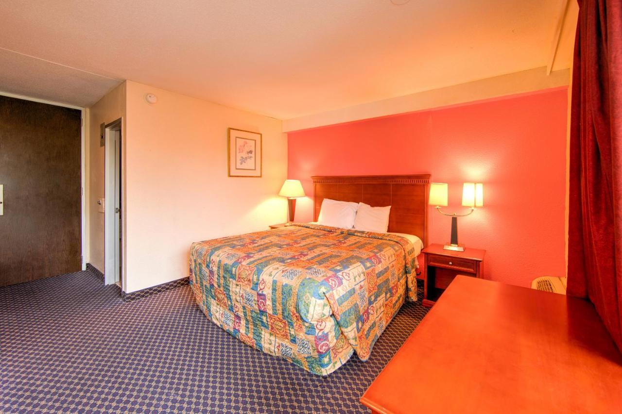 Travel Inn ปีเตอร์สเบิร์ก ภายนอก รูปภาพ
