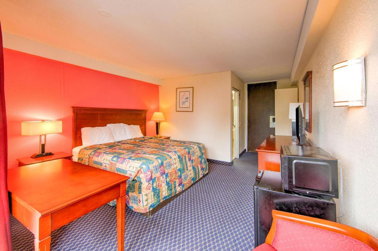 Travel Inn ปีเตอร์สเบิร์ก ภายนอก รูปภาพ